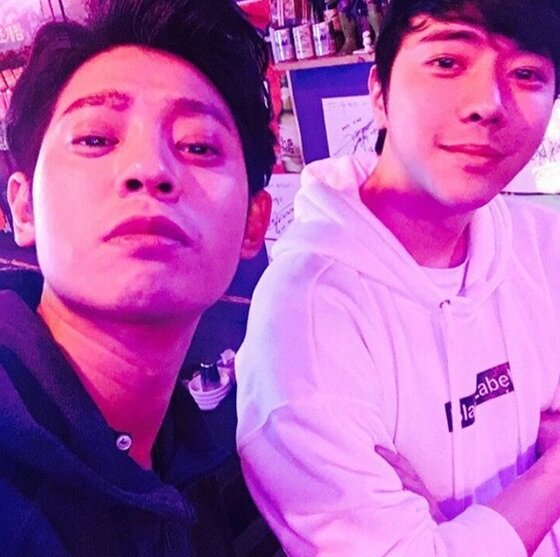 본문 이미지 - 웹툰 작가 박태준과 가수 정준영이 절친 인증샷을 찍었다. ⓒ News1star / 박태준 인스타그램