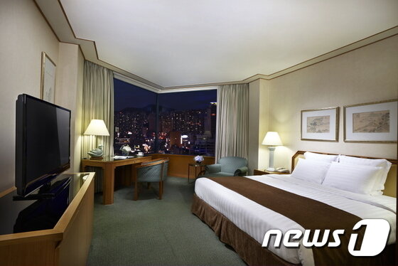 본문 이미지 - 노보텔 앰배서더 부산은 봄을 맞아 부산의 봄을 즐길 수 있는 '웰컴 스프링 패키지'를 선보인다. (노보텔 앰배서더 부산 제공) ⓒ News1