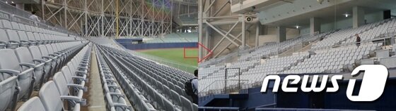 본문 이미지 - 고척돔구장 외야석 공사 전(왼쪽)과 현재 보수 공사 이후의 모습. ⓒ News1