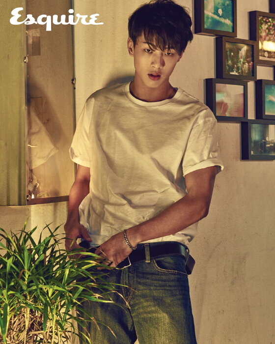 본문 이미지 - 배우 지수가 남성미를 드러냈다. ⓒ News1star / 에스콰이어