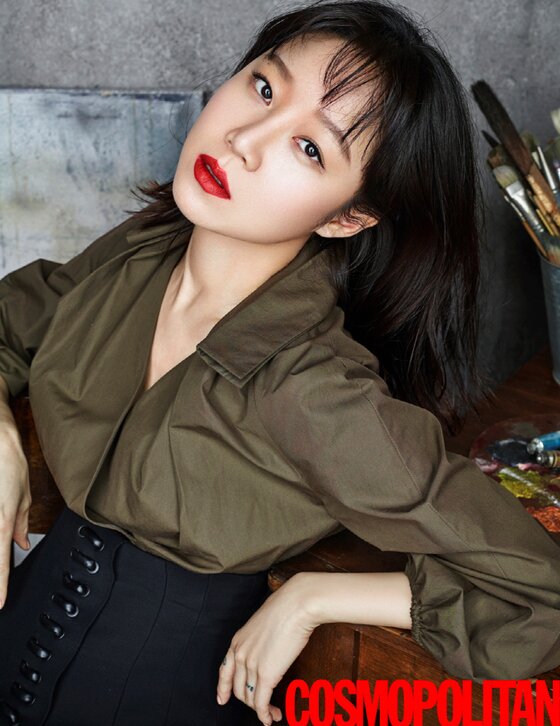 본문 이미지 - 배우 공효진이 메이크업 화보를 선보였다. ⓒ News1star / 코스모폴리탄