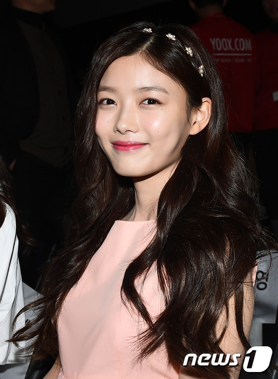 (서울=뉴스1스타) 고아라 기자 = 배우 김유정이 25일 오후 서울 중구 동대문디자인플라자(DDP)에서 진행된 ‘2016 F/W 헤라 서울패션위크(HERA Seoul Fashion …