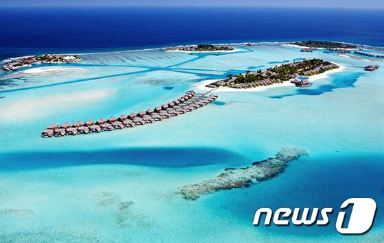 본문 이미지 - 남 말레 아톨에 위치한 5성급 리조트 ‘아난타라’도 스몰럭셔리 호텔의 회원사중 하나이다. (허니문리조트 제공)ⓒNews1travel