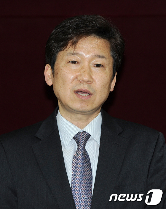 (광주=뉴스1) 황희규 기자 = 고원 전 서울과학기술대학교 기금교수가 3일 오전 광주 서구 치평동 시의회 3층 브리핑룸에서 기자회견을 열고 20대 총선 국민의당 광주 광산구(을) …