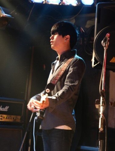 본문 이미지 - 텔레플라이의 기타/보컬 김인후