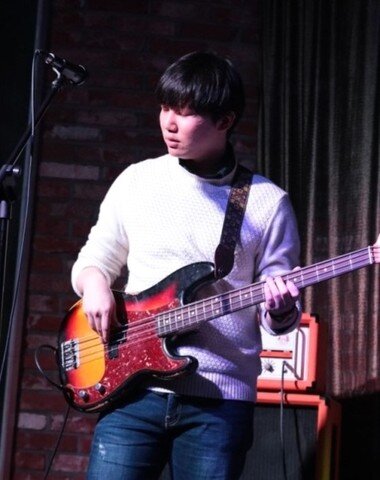 본문 이미지 - 베이스/코러스 보컬 허정현