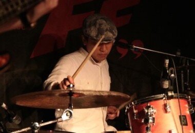 본문 이미지 - 텔레플라이의 드럼 오형석