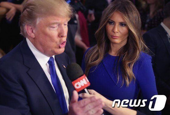 본문 이미지 -  트럼프와 그의 세번째  부인 멜라니아. ⓒ AFP=뉴스1 ⓒ News1