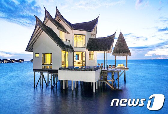 본문 이미지 - 모든 빌라에는 개인 풀이 딸려 있고 해변과 라쿤이 바로 이어지는 접근성을 자랑한다. (허니문리조트 제공) ⓒ News1 travel