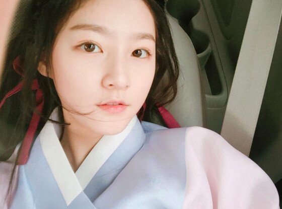 본문 이미지 - &#39;마녀보감&#39; 김새론이 고운 한복 자태를 뽐냈다. ⓒ News1star / 김새론 인스타그램