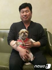 본문 이미지 - 황동열 팅커벨프로젝트 대표와 순심이. ⓒ News1