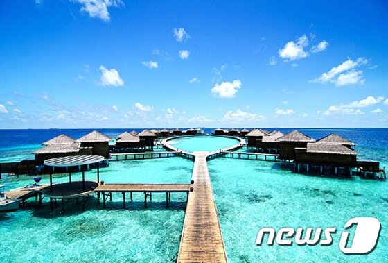 본문 이미지 - 독특한 섬이라는 뜻의 데바나푸시는 섬과 산호초 지대와 거리가 있어 산호초의 아름다운 모습을 고스란히 볼수 있다. (허니문리조트 제공)ⓒNews1travel