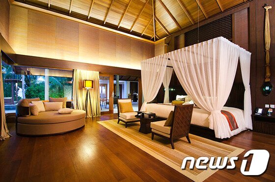 본문 이미지 - 비치 빌라는 울창한 나무 숲에 둘러싸여 있어 프라이빗한 공간을 즐길 수 있다. (허니문리조트 제공)ⓒNews1travel