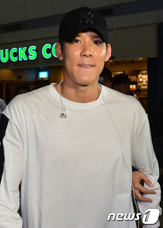 (인천국제공항=뉴스1) 손형주 기자 = 박태환이 호주 시드니에서 진행된 전지훈련을 마치고 21일 오후 인천국제공항을 통해 입국하고 있다.박태환은 오는 25일부터 29일까지 광주 남 …