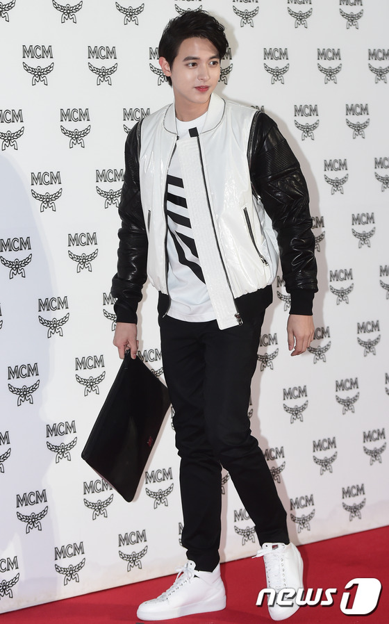 (서울=뉴스1스타) 권현진 기자 = 태국 스타 제임스 지라유가 21일 오후 서울 청담동 플래그십스토어 MCM 하우스에서 열린 리뉴얼 오픈 기념 파티에 참석하고 있다.