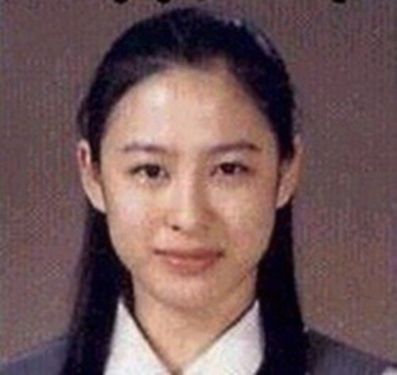 본문 이미지 - 박희본의 과거 졸업사진이 공개됐다. ⓒ News1star / 온라인 커뮤니티