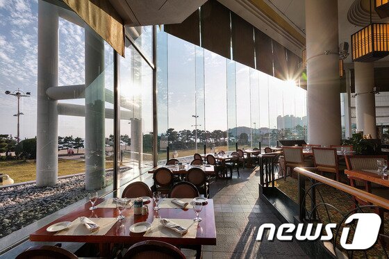 본문 이미지 - 노보텔앰배서더 부산 씨스케이프 전경(노보텔앰배서더 제공) 2016.4.27/뉴스1 ⓒ News1