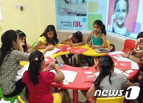 인도 콜카타에 위치한 재능교육 학습센터에서 아이들이 수업을 받고 있다. © News1