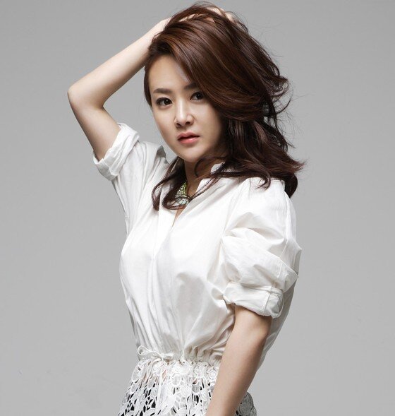 본문 이미지 - 금잔디가 왕성하게 활동을 펼치고 있는 트로트가수에 대해 언급했다. ⓒ News1star / ⓒ 올라 엔터테인먼트