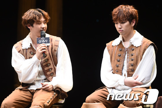 B1A4 신우, '상처받지 않아 서로 직언해' - 뉴스1