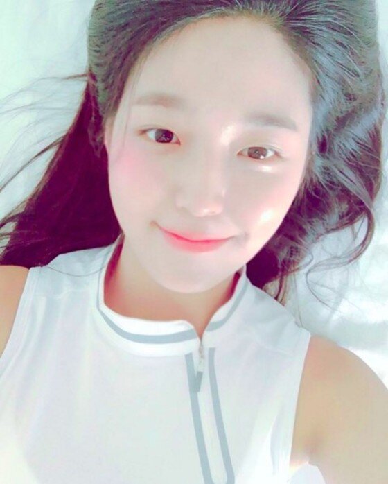 본문 이미지 - '정글의 법칙' 설현이 투명한 민낯을 공개했다. ⓒ News1star / 설현 인스타그램