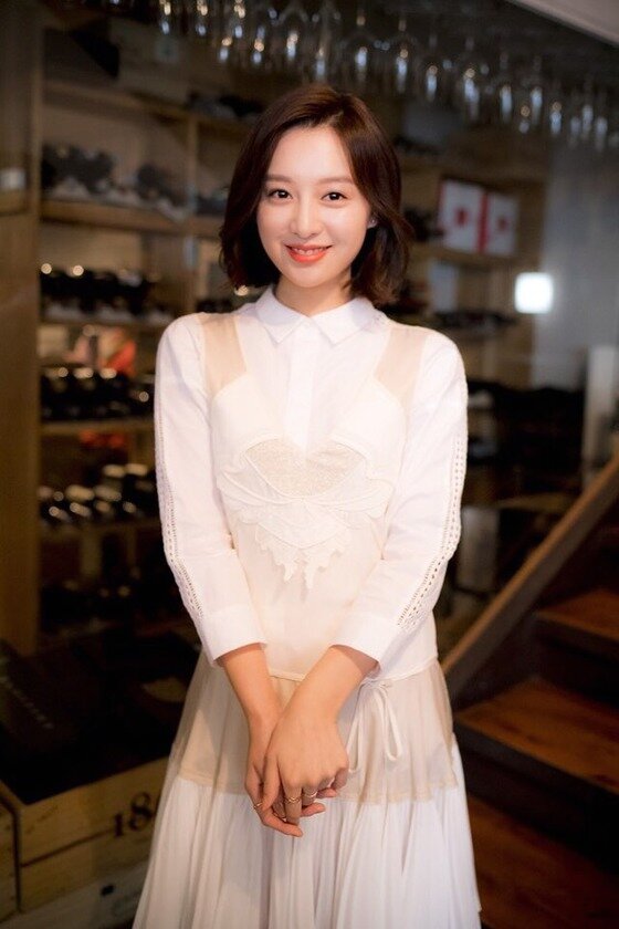 본문 이미지 - 배우 김지원이 최근 뉴스1스타와 인터뷰에서 '태양의 후예' 캐스팅 비화를 공개했다. ⓒ News1star / 킹콩엔터테인먼트