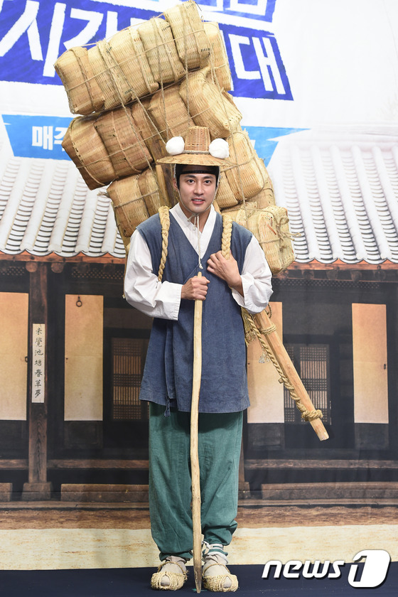 (서울=뉴스1스타) 고아라 기자 = 배우 고주원이 11일 오후 서울 상암동 스탠포드호텔에서 열린 tvN '렛츠고 시간탐험대3'(연출 김형오, 이하 시간탐험대3) 기자간담회에서 포즈 …