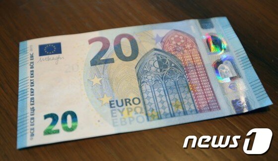 본문 이미지 - 유로화 지폐 ⓒ AFP=News1