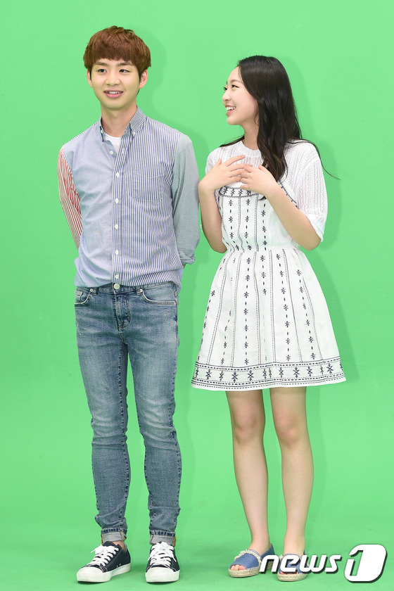 (서울=뉴스1스타) 고아라 기자 = ‘보니하니’ 진행자 신동우, 이수민(오른쪽)이 16일 오전 서울 강남구 논현동 한 스튜디오에서 진행된 2016예천세계곤충엑스포 광고촬영 현장공개 …