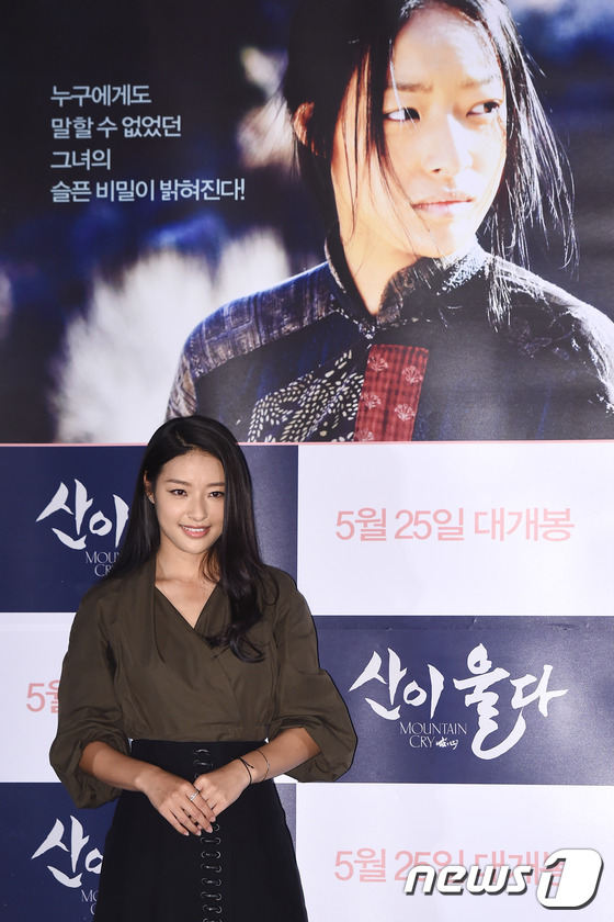 (서울=뉴스1스타) 고아라 기자 = 배우 량예팅이 16일 오후 서울 롯데시네마 월드타워에서 열린 영화 ‘산이 울다’(감독 래리 양) 언론시사회에서 포즈를 취하고 있다.제20회 부산 …