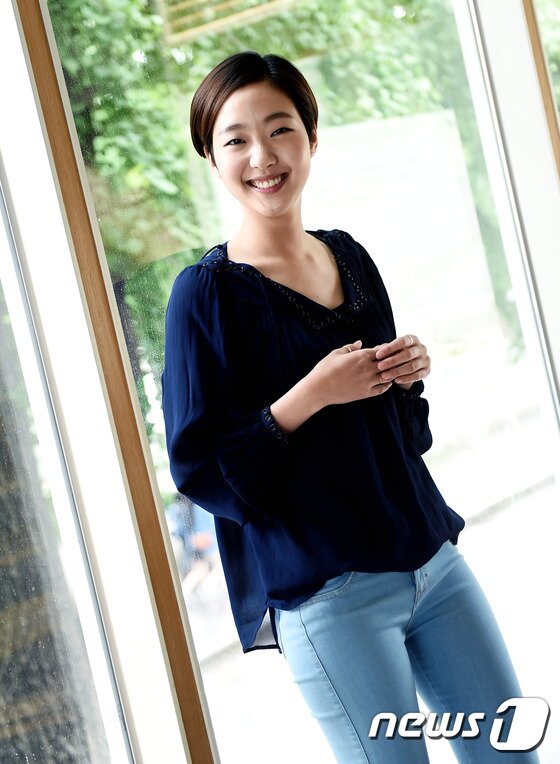 본문 이미지 - 배우 김고은이 최근 서울 삼청동 한 카페에서 진행된 뉴스1스타와의 인터뷰에서 포즈를 취하고 있다. ⓒ News1star / 고아라 기자