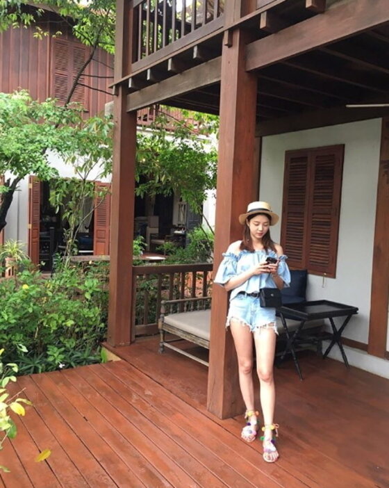 본문 이미지 - 배우 엄현경이 이기적인 다리길이를 뽐냈다. ⓒ News1star / 엄현경 인스타그램