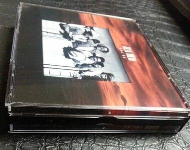 본문 이미지 - 주얼케이스에 담긴 두 장의 CD