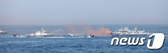 (속초=뉴스1) 엄용주 기자 = 19일 속초시 조도 동방 2마일 해상에서 동해해양경비안전본부 주관으로 속초해양경비안전서, 해군 1함대, 강원환동해본부, 속초소방서, 속초보건소, 경 …