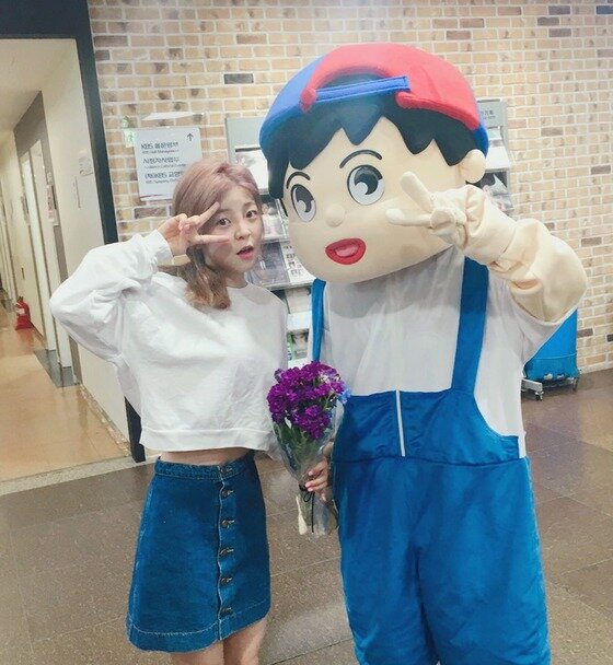 본문 이미지 - 가수 혜이니가 독특한 출근길 콘셉트를 선보였다. ⓒ News1star / 혜이니 SNS