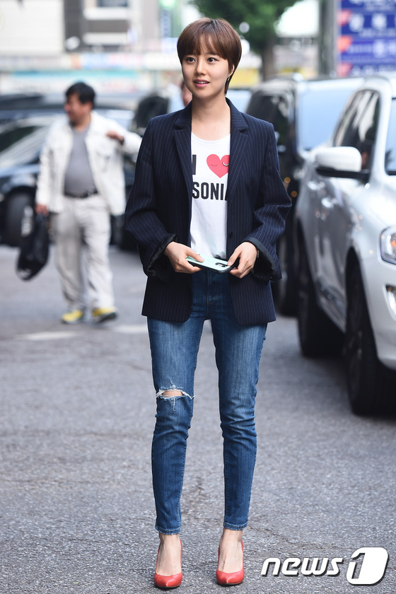 (서울=뉴스1스타) 고아라 기자 = 배우 문채원이 20일 오후 서울 여의도 한 음식점에서 열린 MBC 수목드라마 '굿바이 미스터 블랙'(극본 문희정, 연출 김성욱) 종방연에 참석하 …