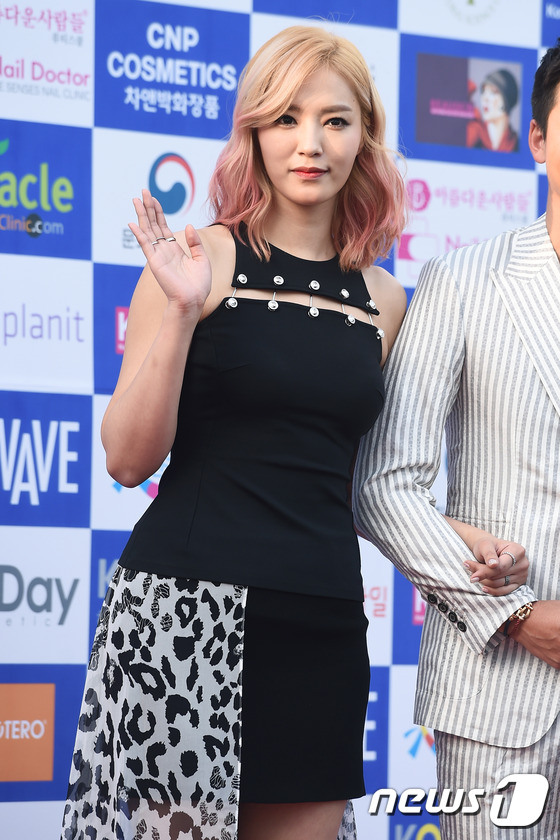 (수원=뉴스1스타) 고아라 기자 = 아나운서 정인영이 21일 오후 수원 실내체육관에서 열린 ‘2016 아시아 모델상 시상식’에 참석해 포즈를 취하고 있다.이날 시상식에는 윤균상, …