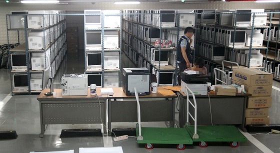 메모리카드 값 오르자 학교 PC 부품 빼돌린 납품업체 직원 고발