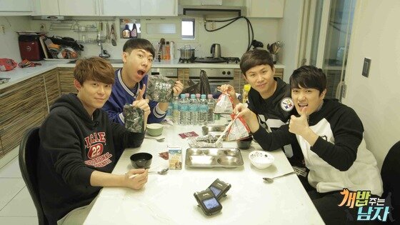본문 이미지 - 양세형, 양세찬이 토니안, 김재덕의 집을 찾았다. ⓒ News1star / 채널A '개밥 주는 남자'