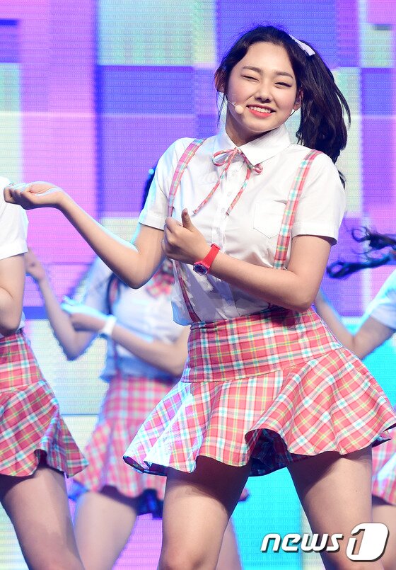 본문 이미지 - 아이오아이 강미나가 ‘잘 먹는 소녀들’에 합류했다. ⓒ News1star / 권현진 기자