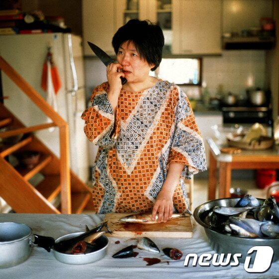 본문 이미지 - Park Youngsook_Imprisoned Body_Wandering Spirit #1_c-print_120x120cm_2002