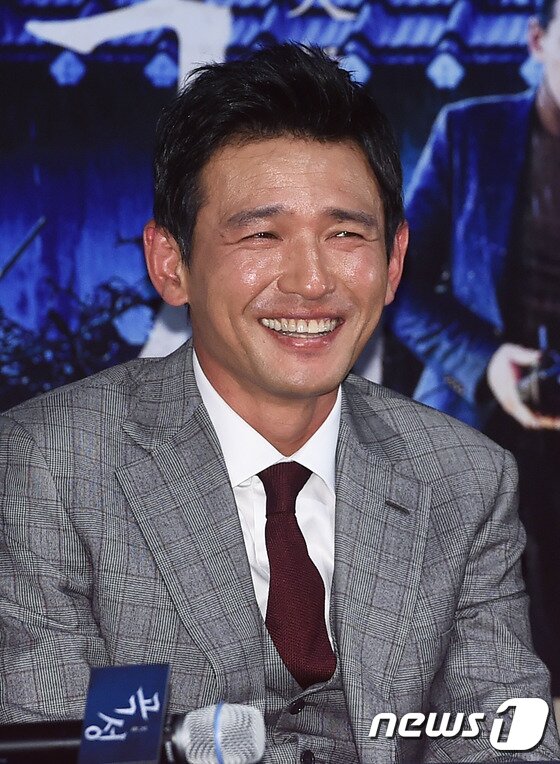 본문 이미지 - 황정민이 '아수라' 제목에 대해 설명했다.  ⓒ News1star DB