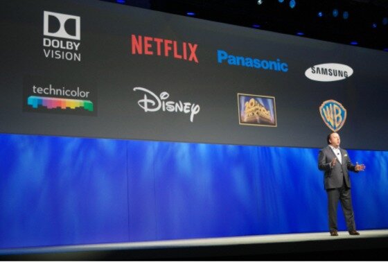 본문 이미지 - 조 스틴지아노 삼성전자 미국법인 상무가 지난해 1월 미국 라스베이거스에서 열린 CES 삼성 프레스 콘퍼런스에서 'UHD 얼라이언스'를 소개하고 있다.ⓒ News1