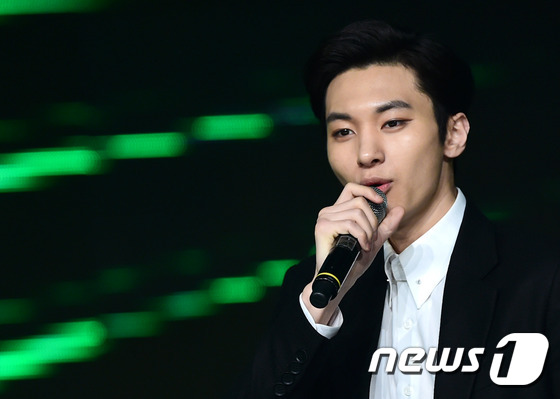 (일산=뉴스1스타) 권현진 기자 = 히스토리 김시형이 4일 오후 경기도 고양시 일산동구 장항동 MBC드림센터에서 열린 MBC MUSIC \'쇼 챔피언\'(쇼챔) 현장공개에서 멋진 …