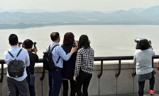 [단독] '애기봉 스벅' 이어…오두산 통일전망대에 '투썸' 문 연다