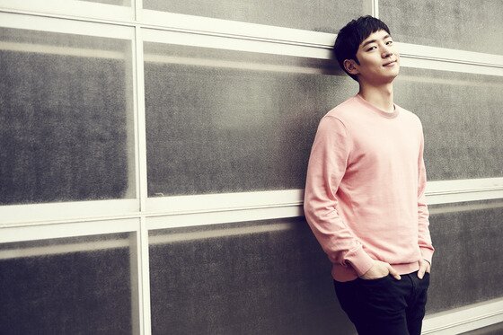 본문 이미지 - 배우 이제훈이 최근 서울 종로구 삼청동의 한 카페에서 진행된 영화 '탐정 홍길동: 사라진 마을' 관련 인터뷰에서 홍길동 캐릭터를 만들어갔던 당시를 회상했다. ⓒ News1star / CJ 엔터테인먼트