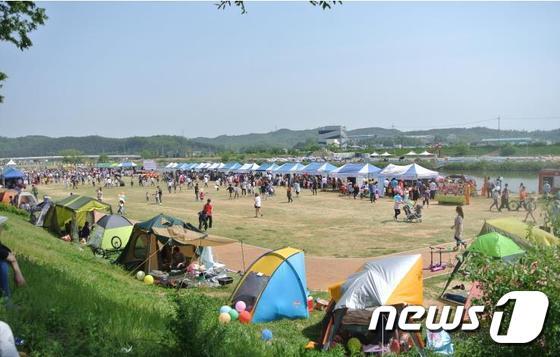 본문 이미지 - 평택시청소년재단이 위탁 운영하고 잇는 진위천 시민유원지ⓒ News1
