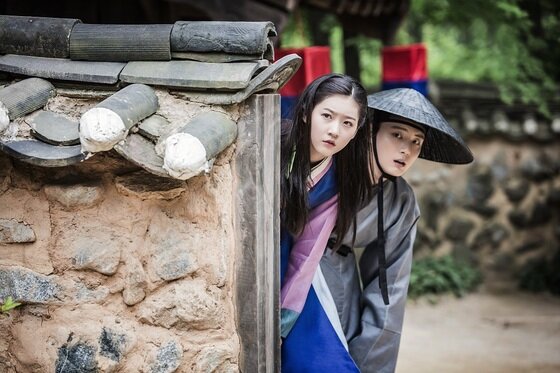 본문 이미지 - 배우 윤시윤, 김새론이 '마녀보감'에 출연 중이다. ⓒ News1star/ 아폴로픽쳐스,드라마하우스,미디어앤아트