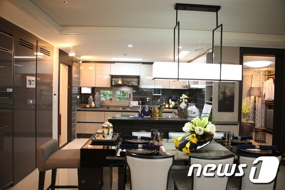 본문 이미지 - 모델하우스 내부 유니트/사진제공=호반건설ⓒ News1