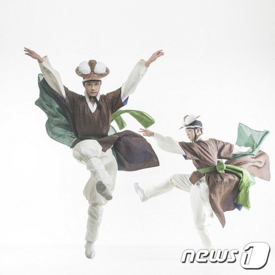 본문 이미지 - 전통춤 공연 '무원' 설정사진 ⓒ국립국악원 무용단 김청우